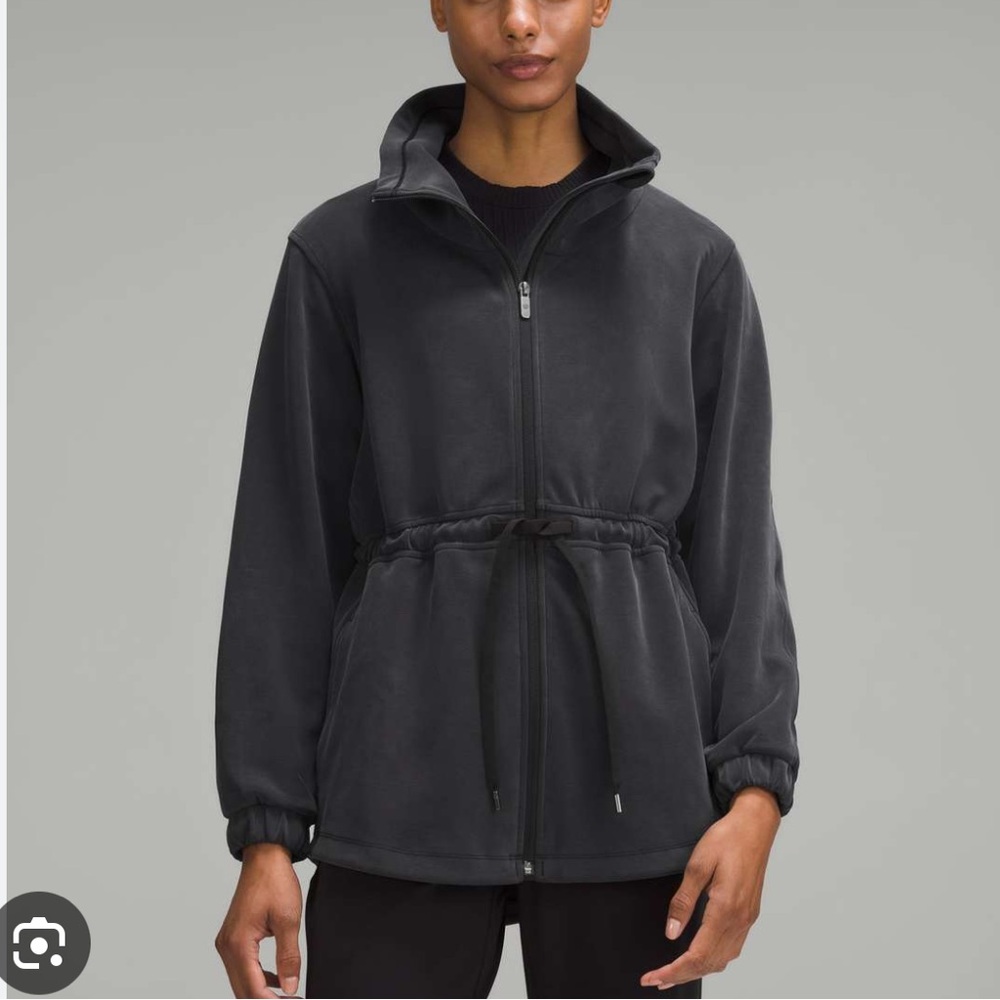 🍋 Lululemon Softstreme
Cinch-Waist Jacket in Black Gray size 10. EUC.